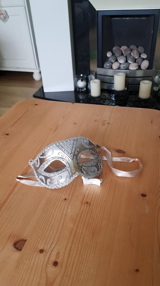 Buy & Sell West Yorkshire Wakefield - Photos for 🌟BNWT 🌟Gold & Silver Mask