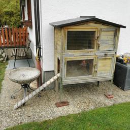 Hasenstall, umgebaut für Hühner - eher für Zwerghühner geeignet
mit Blechdach
kleine Reparatur nötig (Dach ist locker, links hinten)