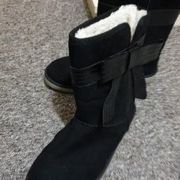 ladies boots in excellent condition size uk5