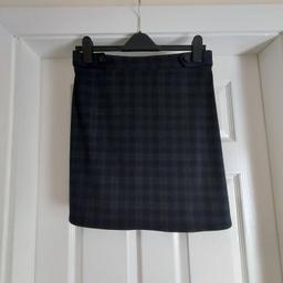 Skirt “Dorothy Perkins” Dark Green Navy Mix Colour
 New With Tags

Actual Size: cm

Length: 45 cm

Length: 46 cm side

Volume Waist: 76 cm – 82 cm

Volume Hips: 84 cm – 95 cm

Size: 10 (UK) Eur 38, US 6

86 % Polyester
 9 % Viscose
 5 % Elastane

Made in Romania

Retail Price £ 24.00 ,
 32.00 € (Eur)