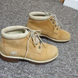 girls boots in good condition size uk 5