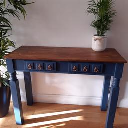 This is a lovely versatile table would look great in any room. It has been painted in modern Deep Blue Sea Eggshell. The top has been stained in medium oak and sealed with clear wax.  Original handles been finished in Hammered Copper and sealed
Pay on collection preferred x
Collection from Coven, please check my other items.
Thank you for looking x