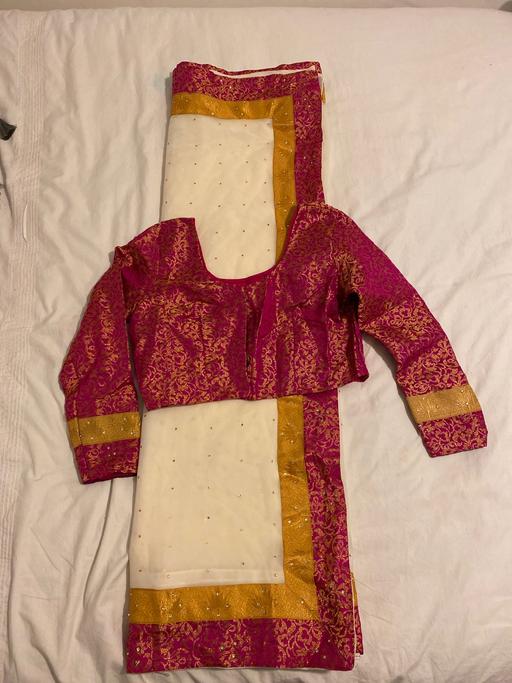 Buy & Sell North London Upper Edmonton - North London - Photos for White stone and gold embroidered saree