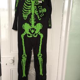 -Green and Black Halloween costume
-Brand new
-Eye mask included
-Size 7-10 years
-Collection only
-Pay on collection