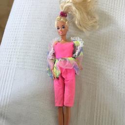Schöne alte Barbie von 1976
Zustand ist einwandfrei 
Versand möglich