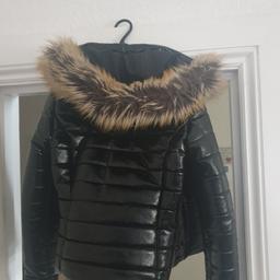 boohoo high shine coat 
size m 
great condition 
like new