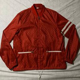 Red very rare Gucci jacket
Size 48 medium/large
Beautiful condition
Genuine
GG
Any questions please ask