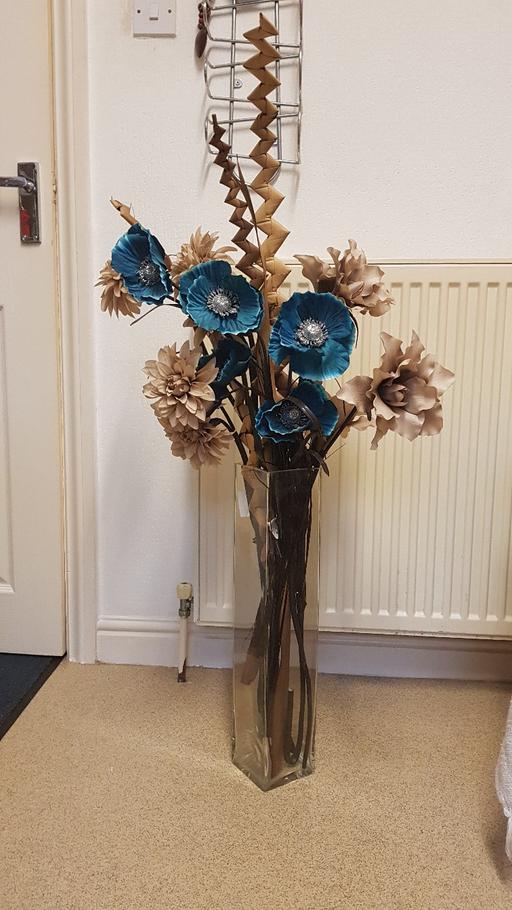 Buy & Sell West Yorkshire Kirklees - Photos for Hand made glass Vas and flowers.