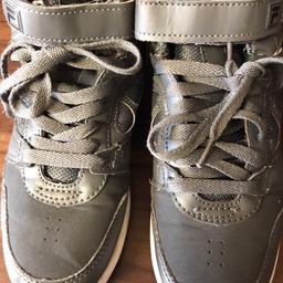 Very good condition ladies trainer size- uk 4 . Brand- FILA. Hardly worn and cleaned condition . Smoke, Covid and pet free home collection or postage with postage cost. Thanks