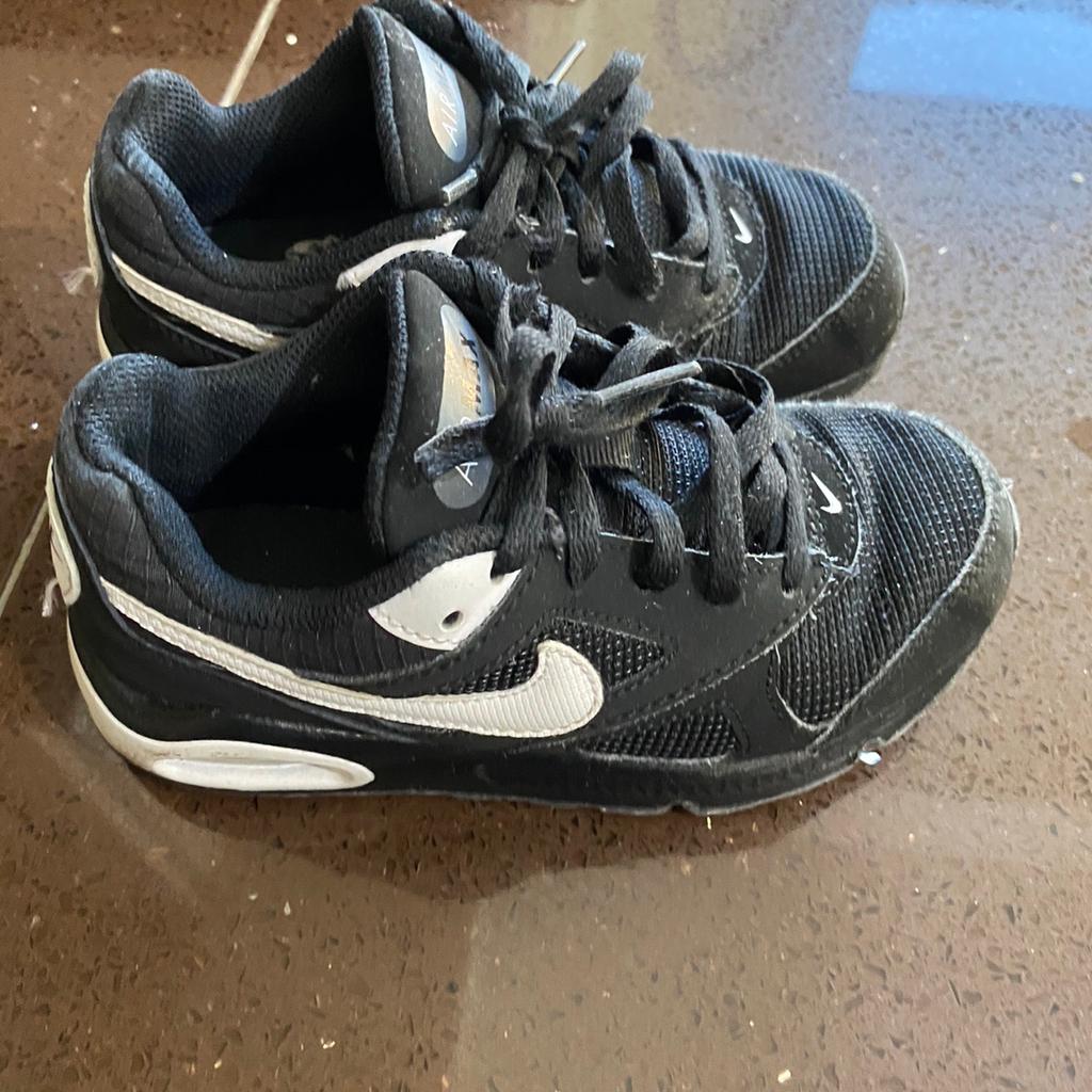 Kids nike trainers size on sale 11