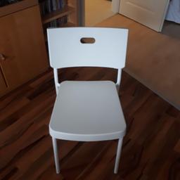 Sessel weiß aus Kunststoff von IKEA Hermann. Sitzhöhe 44 cm. Sitzfläche ca 43 x 40 cm. Lehne Höhe 78 cm. 8 Stück vorhanden. Stapelbar. Preis verhandelbar. 