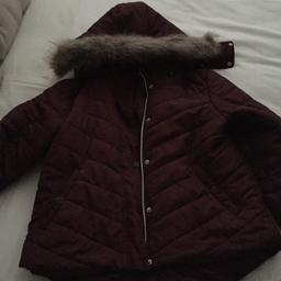Ladies short padded jacket with side pockets and detachable hood - fur trim is also detachable. Zip and poppers up front and poppers on pockets
Burgundy red colour size 14
Very good condition