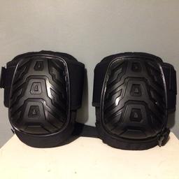 Heavy duty knee pads 
Colour: Black 
Condition: Excellent 
Size: One size 
Adults/Kids: Adults
Men’s/Women’s: Men’s 
Price: £4.00
Next day delivery: £4.88
Standard delivery: £2.90