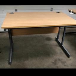 office desk in excellent condition,  dismantled for collection only b65


length 120cm
width 80cm
height 72cm