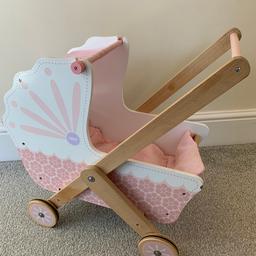 Gorgeous wooden pushchair by tidlo. Used but good condition, complete with removable blanket. 
From pet and smoke free home.
Collection coleshill.