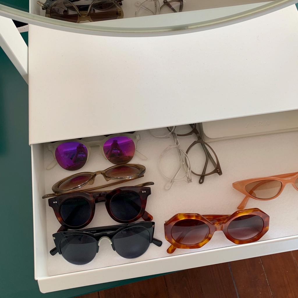 IKEA VENNESLA table mirror, white in N4 Haringey für £ 75,00 zum