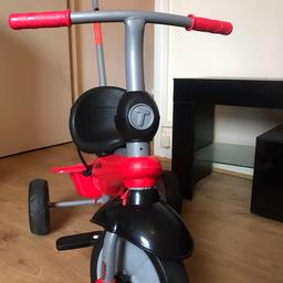 Red smartrike in excellent condition, only used 3 times! Reasonable offers are welcomed. Collection only!