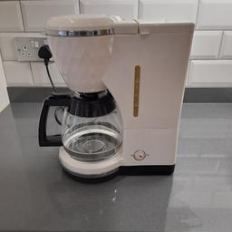 Delongi White coffee machine hardly ever used , pick up only, I have the instructions for  use still 