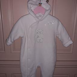 HAS A MOTIF OF A TEDDY . COTTON LINING. SIDE POPPERS FOR EASY WHIST PUTTING ON AND OFF. 6-9mths