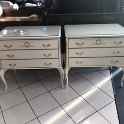 Lovely pair of stylish retro cream / off white three drawer chest of drawers. Both with glass tops. Well made items to grace anyone bedroom / walk in dressing rooms. Price for the pair. Collection or delivery options from GU9.