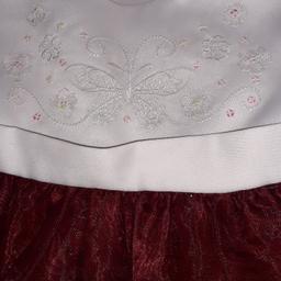 BEAUTIFUL EMBRODERED BODICE WITH FLOWERS AND A BUTTERFLY. HAS TWO UNDRESKIRTS ONE HAS A NET. THEN A TOP LAYER TO FINISH OFF THIS BEAUTIFUL DRESS.