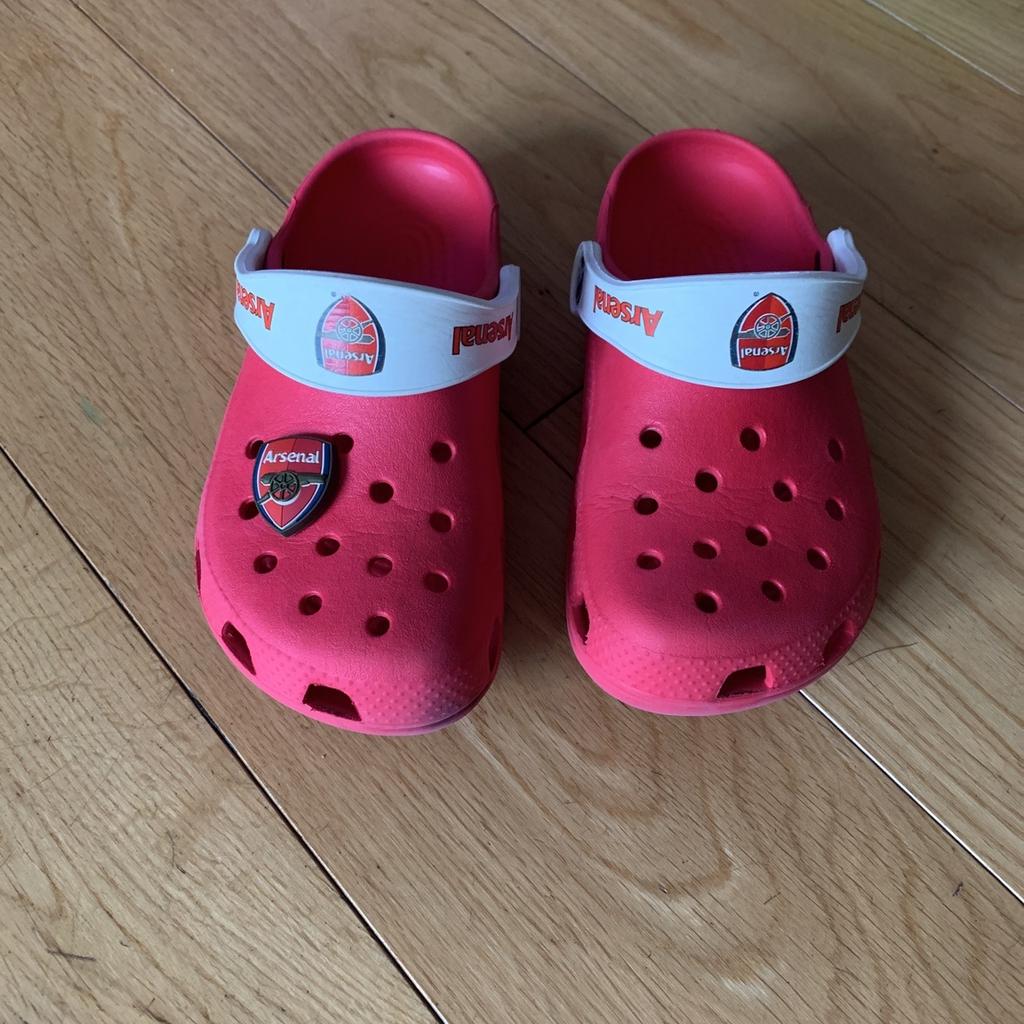 Arsenal Crocs for kids in E4 London Borough of Waltham Forest für 4,00 ...