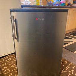 Silver undercounter freezer fully working has a crack on top don’t affect use and not seen under counter few scratches and dents due to use but others wise all good open to sensible offers close to price 