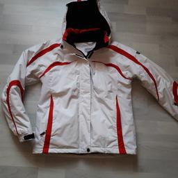 Ski/Winterjacke
Größe M
Marke: Etirel
Farbe: Weiß-rot-schwarz
Wenig getragen
Versand möglich