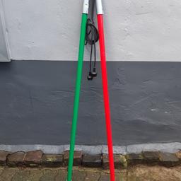 2 St Neonröhren für Partyraum oder Terrasse, Farbe rot und grün an Selbstabholer zu Verkaufen. Die Röhren sind gebraucht, und sind 1,35m lang.