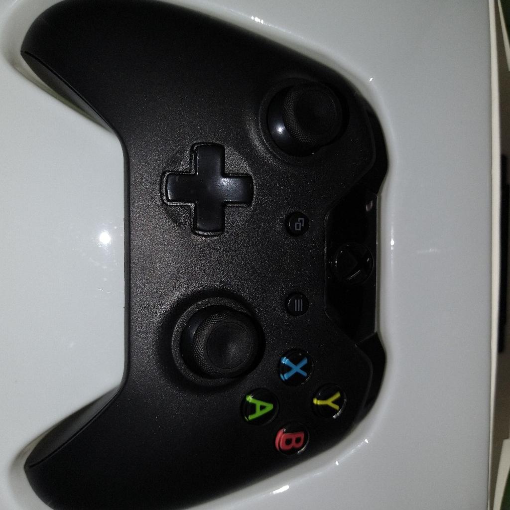 BOXED NEW Xbox One Wireless Controller (Black)
Boxed as new and not used.
Only taken out for pictures and testing