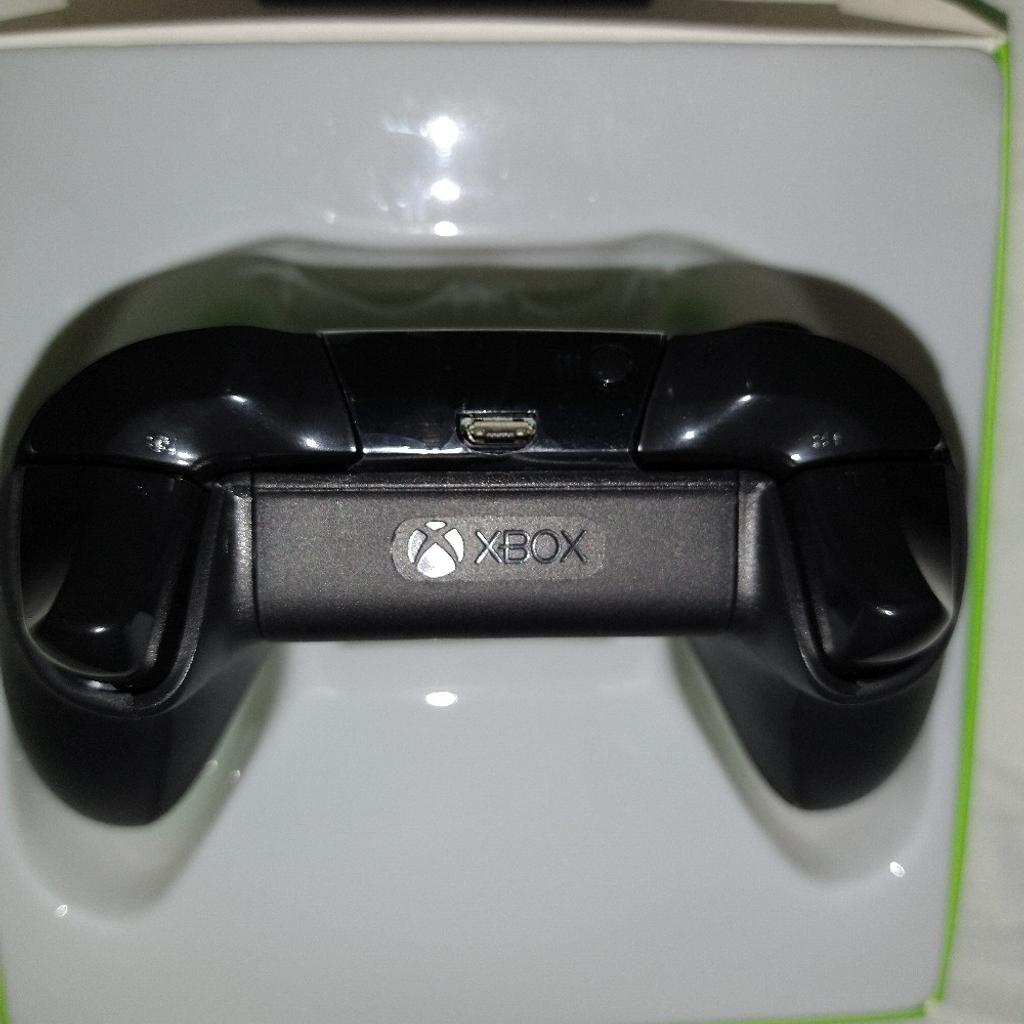 BOXED NEW Xbox One Wireless Controller (Black)
Boxed as new and not used.
Only taken out for pictures and testing