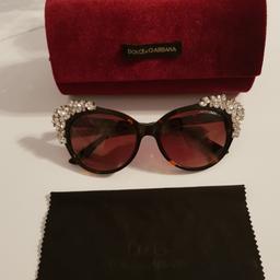 Sehr schöne Sonnenbrille von Dolce & Gabbana
Absolut neuwertigen Zustand!
Inclusive Versand!
Privat verkauft kein Rücknahme oder Garantie