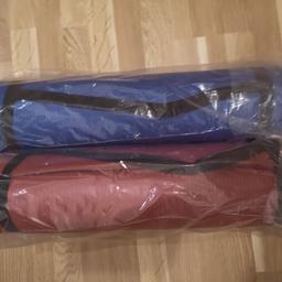 neue sportmatten in rot und blau.
original verpackt und unbenützt.
einzeln 10€ zusammen 15