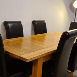 solid light wood extending dining table and 6x dark brown leather seats.good overall condition . a few minor marks on table, no rips or tears to leather.solid heavy table, extension panels store in table when not in use.
2040mm x 910mm
2390mm x 910mm half extension
2750mm x 910mm full extension

payed over 800 for new
collection required
see pics
