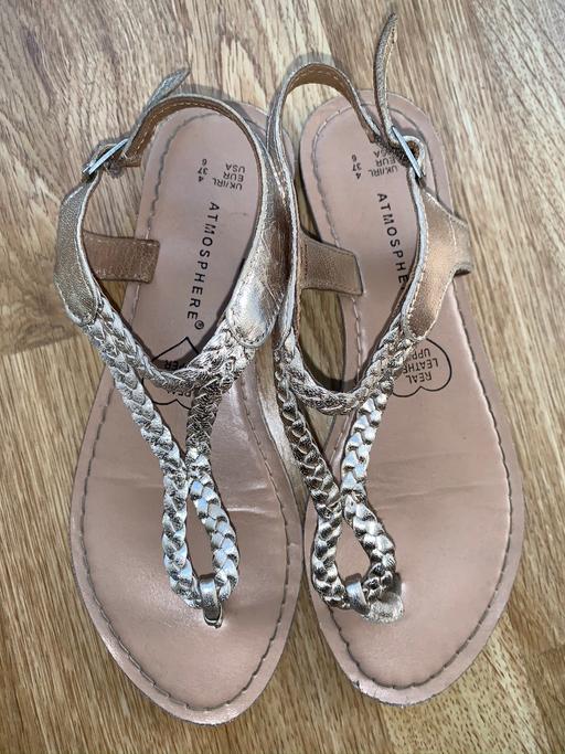 Buy & Sell Hertfordshire Welwyn Hatfield - Photos for Flip flops size 4 gold