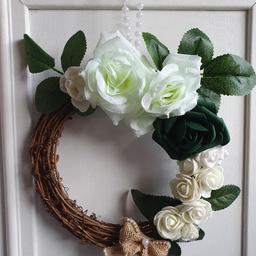 BEAUTIFUL HAND MADE WREATH  WOULD MAKE A LOVELY CHRISTMAS PRESENT 🎁