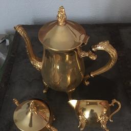 Kaffe- oder Teekannenset, Gold Kanne ca 24 cm hoch zur deko oder Gebrauch
Material nicht bekannt