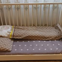 Kinderbett mit Matratze dabei.. 👍