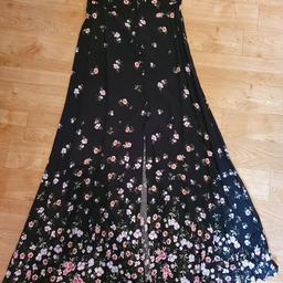 Gorgeous zara "The long flower skirt"
brand new with tags
size xs