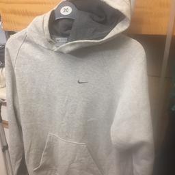 NIKE sweatshirt with hood
Size Mecium
Grey