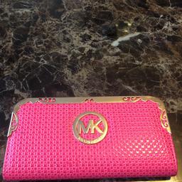 Brand new ladies wallet. It’s an unwanted gift but ideal to give as present. Very beautiful bright pink colour