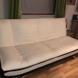 Verkaufe mein kaum benutztes Sofa aufgrund von Platzmangel. Das Sofa sieht so Gut wie Neu aus und hat so Gut wie keine Gebrauchsspuren. Die Maße sind 195x100x92.