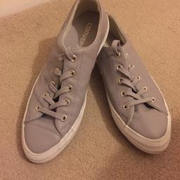Converse Grey Leather trainers

Size 5.5

Like new only worn couple of times

Comes from pet & smoke free home