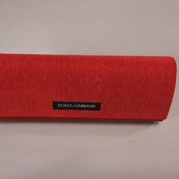 Originale, Nuova mai usata.
Dolce & Gabbana custodia rossa.
Astuccio piccolo di colore rossa
Chiusura: Calamita
Interno: Velluto
Dimensioni: 15,5 X 5 X 6,5

Dolce & Gabbana red case.
Small red case