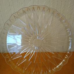 Christmas 🎄 sale.
Christmas.wedding.birthday round clear plates/ trays.
sale!
£1 each.
can post for extra cost.
discount with bulk quantities.
pure material.