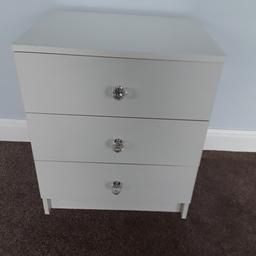 One white 3 drawer cabinet, suitable for bedroom, etc. White melamine (contiplas) finish. Fancy crystal and chrome drawer knobs. Size -  Height 23 1/4" (591 mm). Width 19 1/2" (495 mm).Depth (front to back) 15 3/8" (390 mm). Height of drawer fronts 6 1/4" (160 mm). Fair condition. Selling for £15 cash purchase. Buyer to collect. WV4 Lanesfield area.