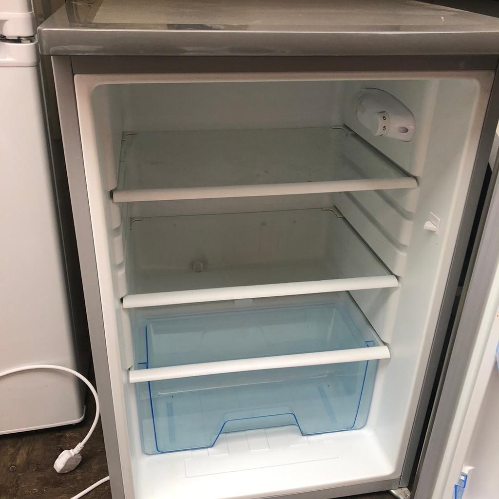 Silver undercounter fridge in B1 Birmingham für £ 55,00 zum Verkauf