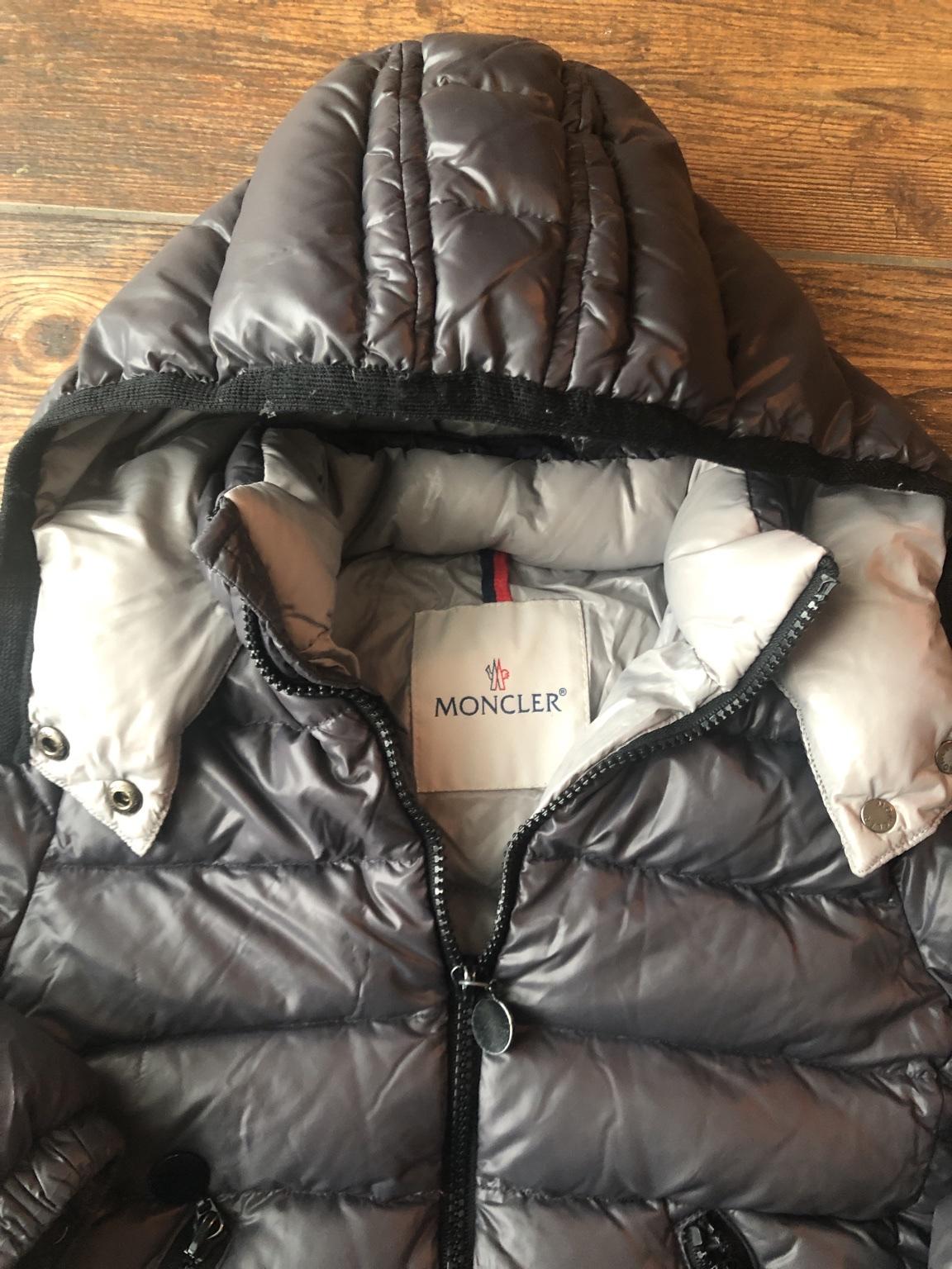 Original Moncler Jacke grau 104 4 Jahre Daune in 5751 Maishofen for €75 ...