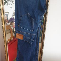 Jeans från Zara i modell: mid rise boot cut fit. EU storlek 38 (strechiga)
kan skickas annars finns i Malmö 💌