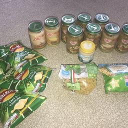 10 baby food jars not open all in date till 2022
2 open packet of baby pastas both in date 
5 walkers crisps all in date 
FREE to any one who needs them
Collection from ws1